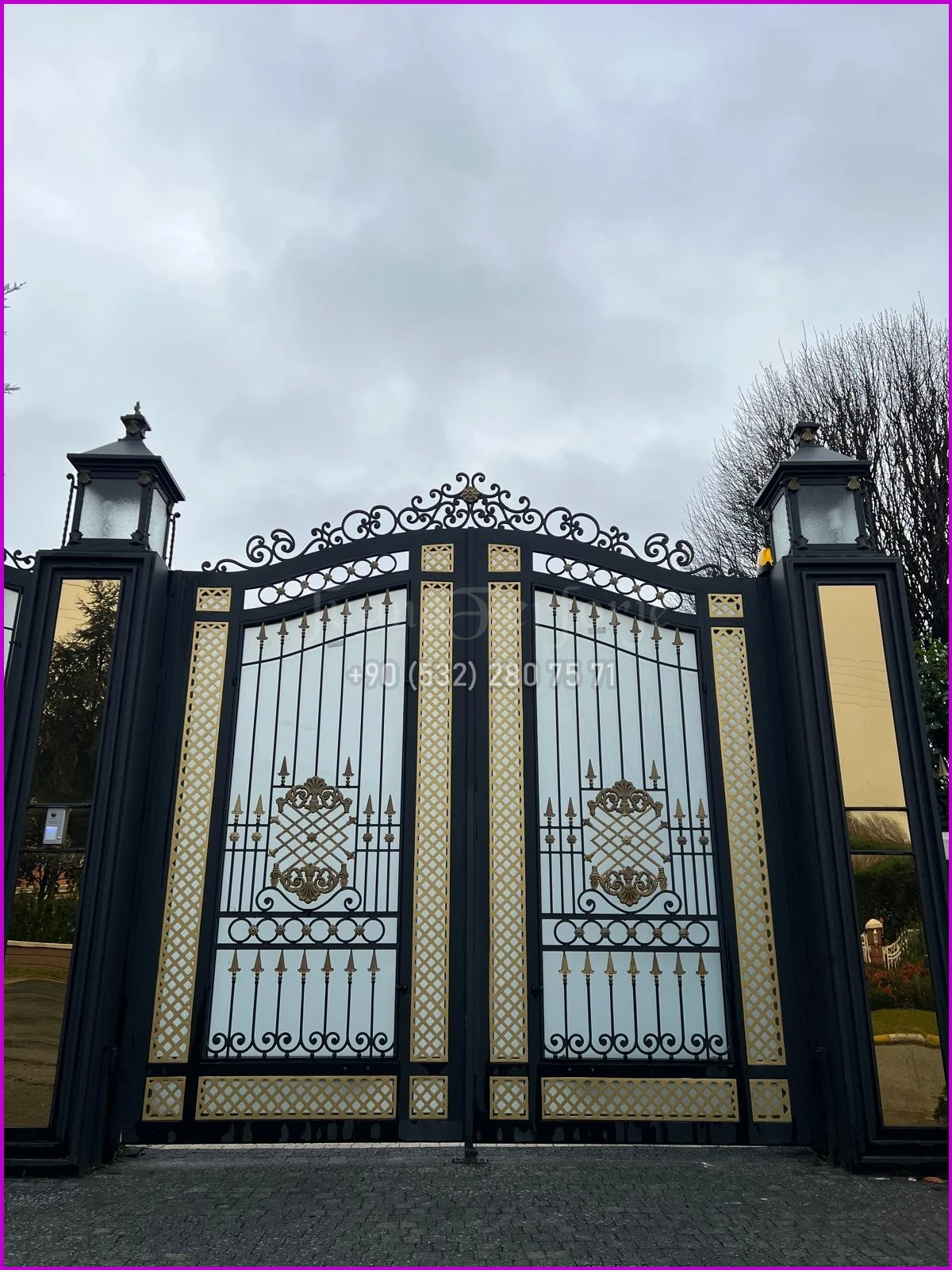 Ahşap Görünümlü Garaj Kapıları – Doğal Dokunuşla Estetik Girişler